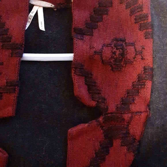 BKE SWEATER Small Gray & Burgundy - Picture 5 of 13